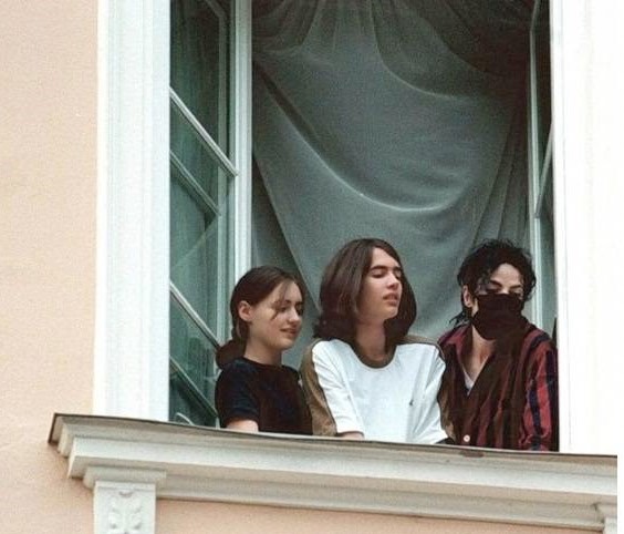 Michael Jackson and Schleiter Kids