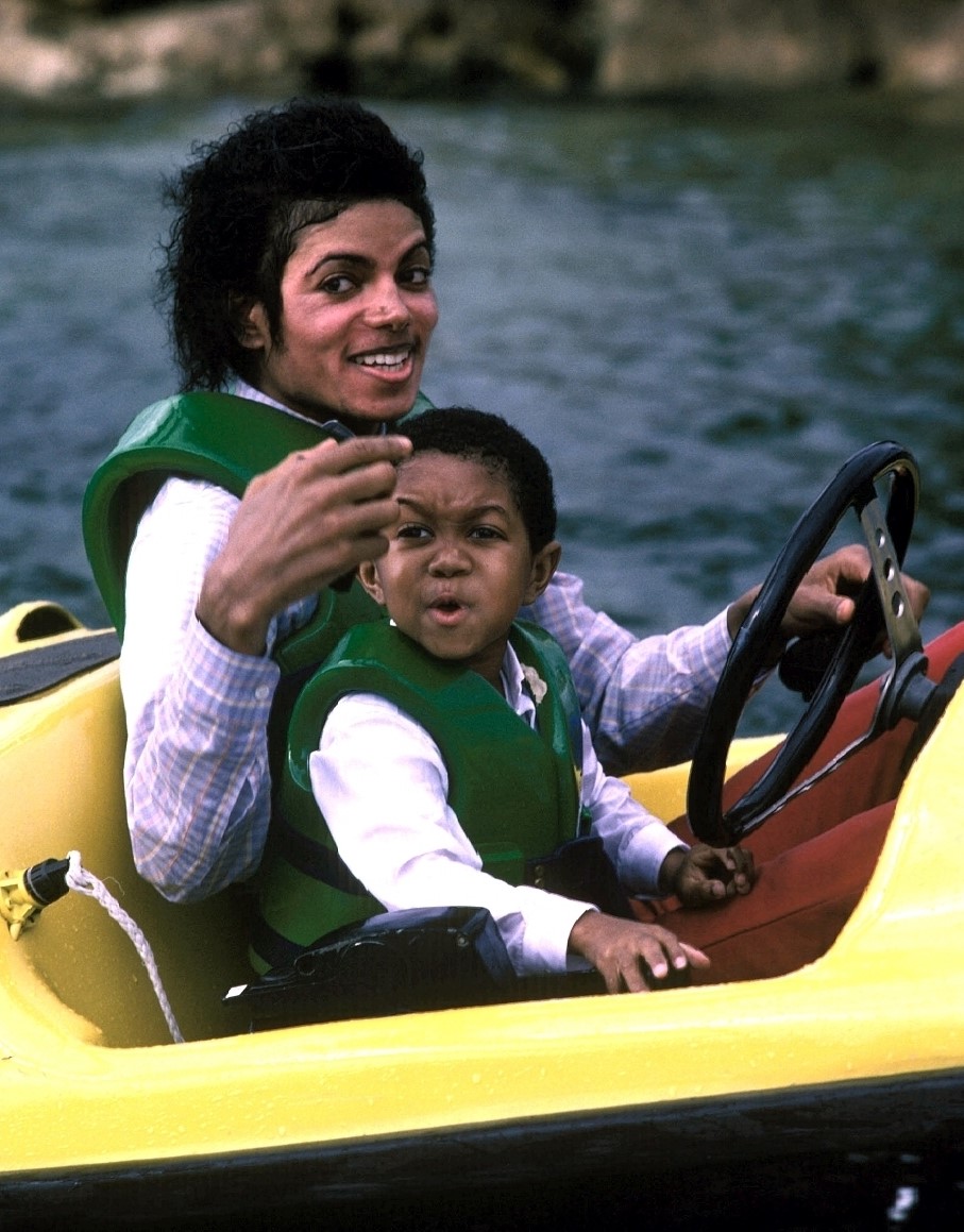Michael Jackson and Emmanuel Lewis 2 (Visit to Disney World, 1984)